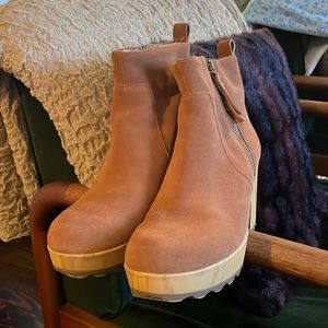 Dr. Scholl’s platform ankle boot. Size 38.